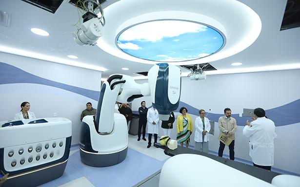 El IMSS salva la visión de una mujer gracias a tecnología avanzada